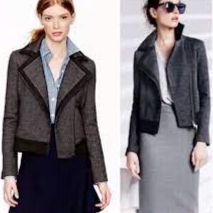 Collection Black Blazer with Notched Lapel and Fitted Silhouette